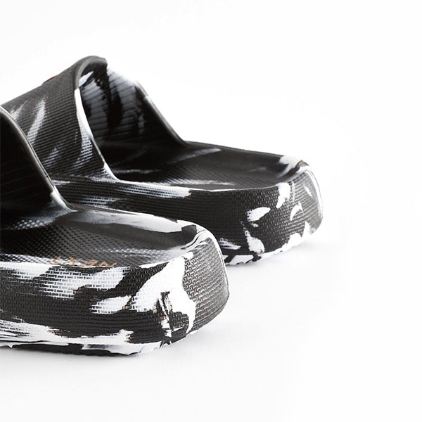 Black/White Chunky Sliders