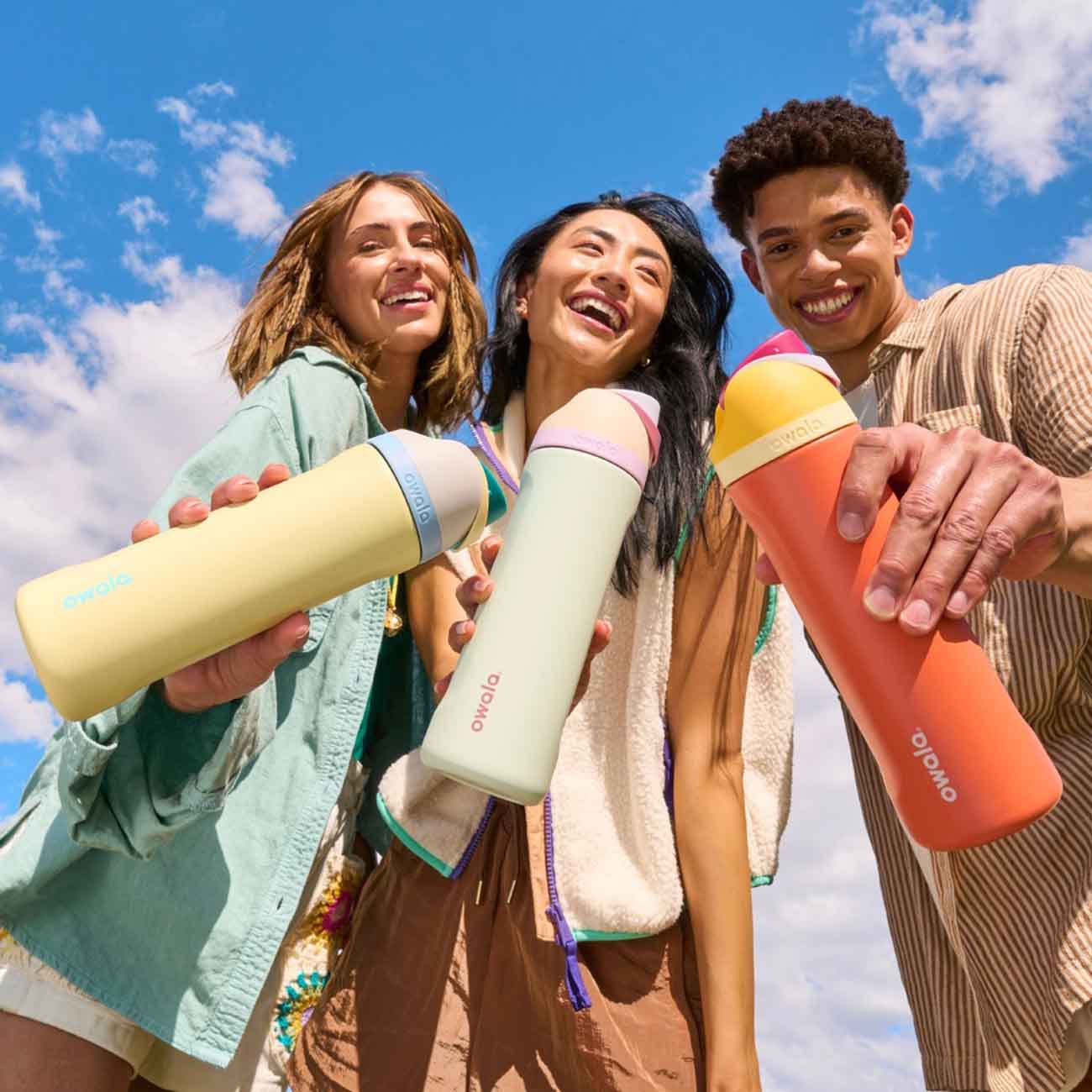 Owala FreeSip Water Bottle / 32oz / Keeps Drinks Cold For 24 Hours / Sunny Daze