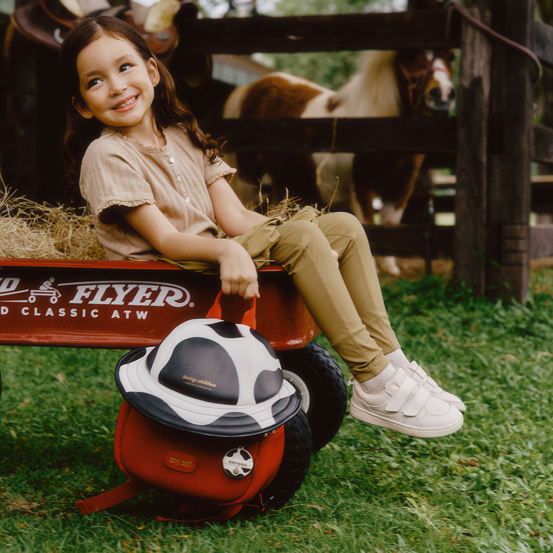 Zoyzoii – Discovery Series Kids Hat Bag: Cow