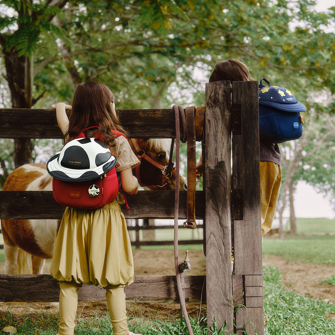 Zoyzoii – Discovery Series Kids Hat Bag: Cow